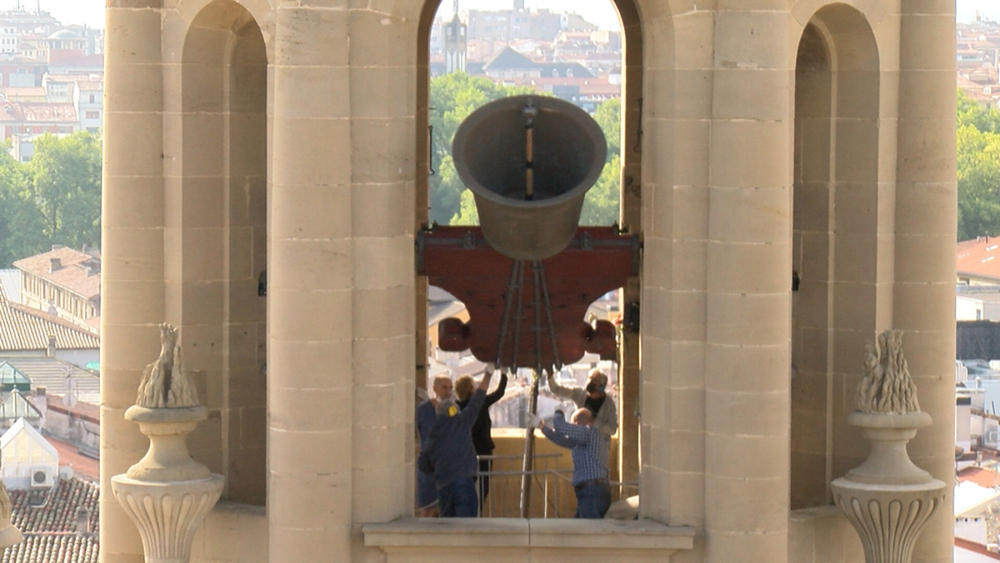 Repique festivo en la catedral de Pamplona