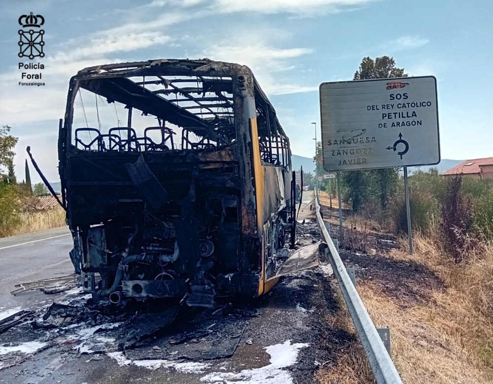 Arde un autobús de la Veloz Sangüesina