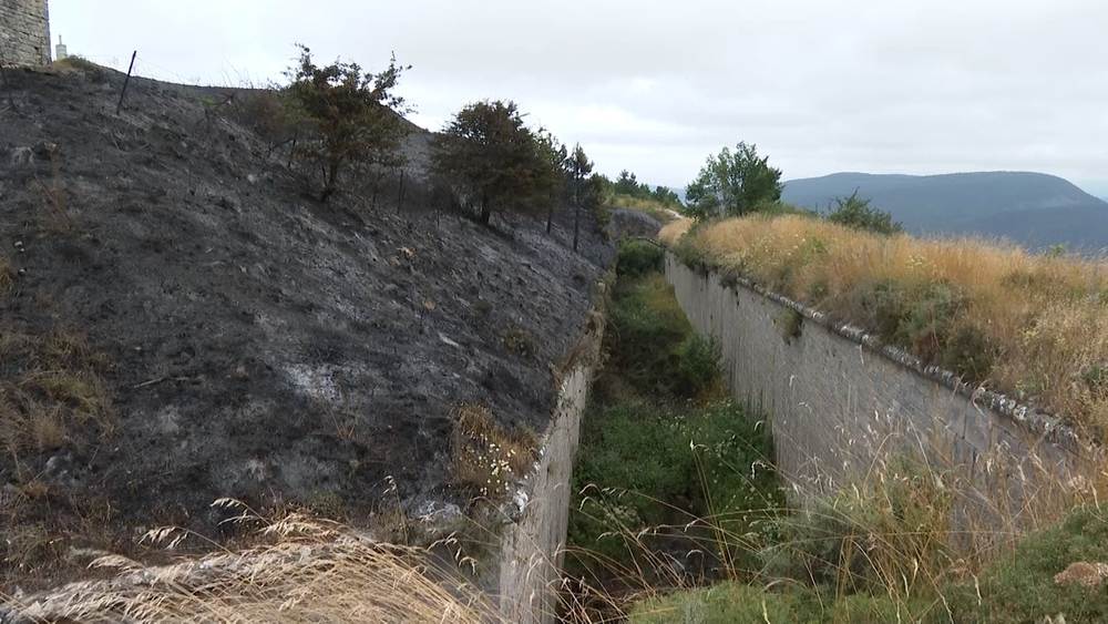 Imágenes del monte Ezkaba tras el incendio 