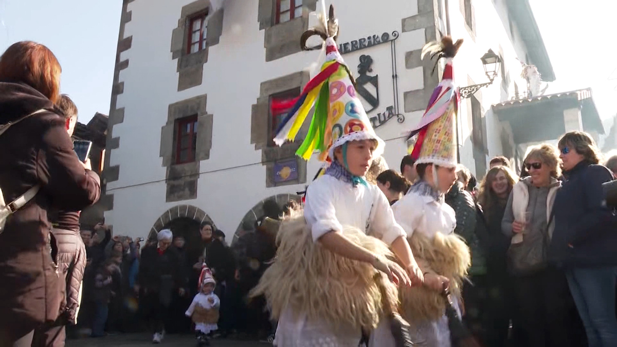 Los Joaldunak suenan en Zubieta  / NATV