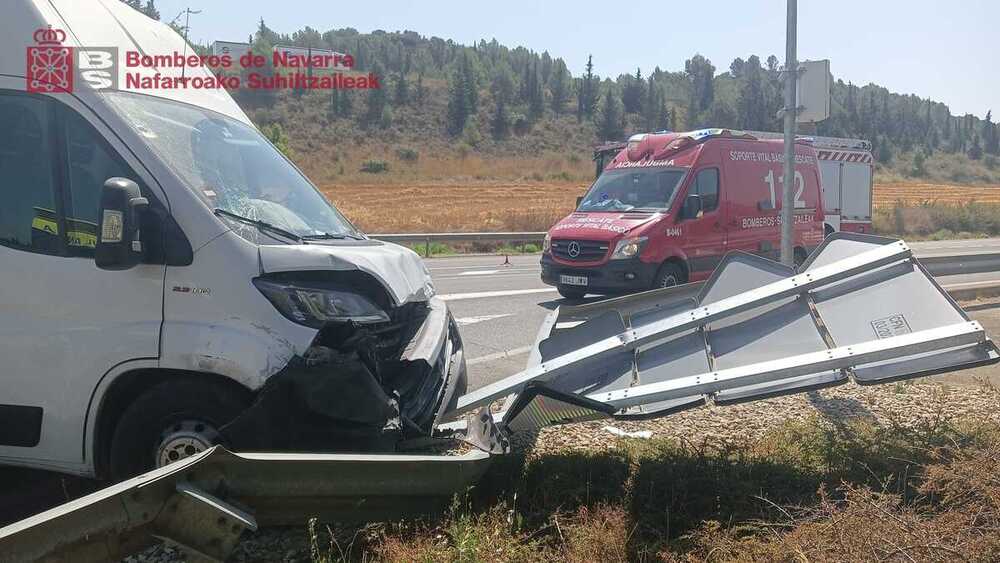 3 heridos en el choque de un coche y una furgoneta en Pueyo