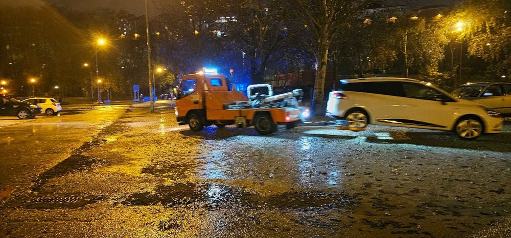 El Ayuntamiento retira los vehículos de las zonas inundables