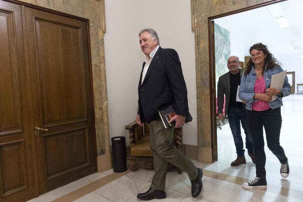 Joseba Asiron, alcalde de Pamplona, antes de la reunión para negociar los Presupuestos Municipales de 2025