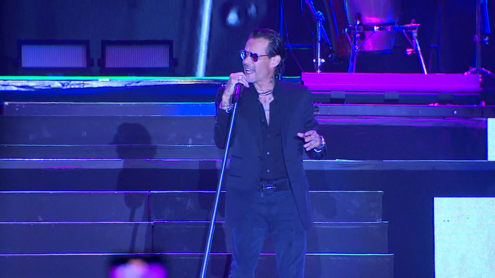 Marc Anthony durante el concierto en el Navarra Arena