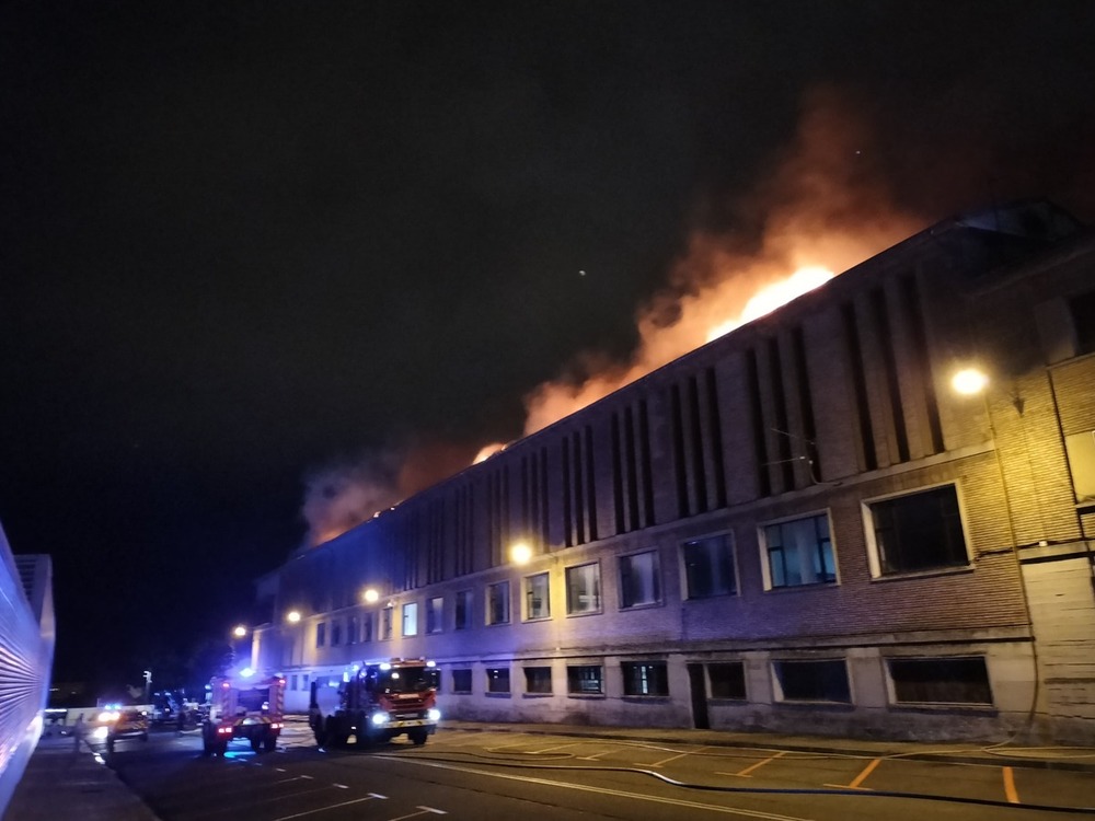 Imagen del edificio a las 21:30