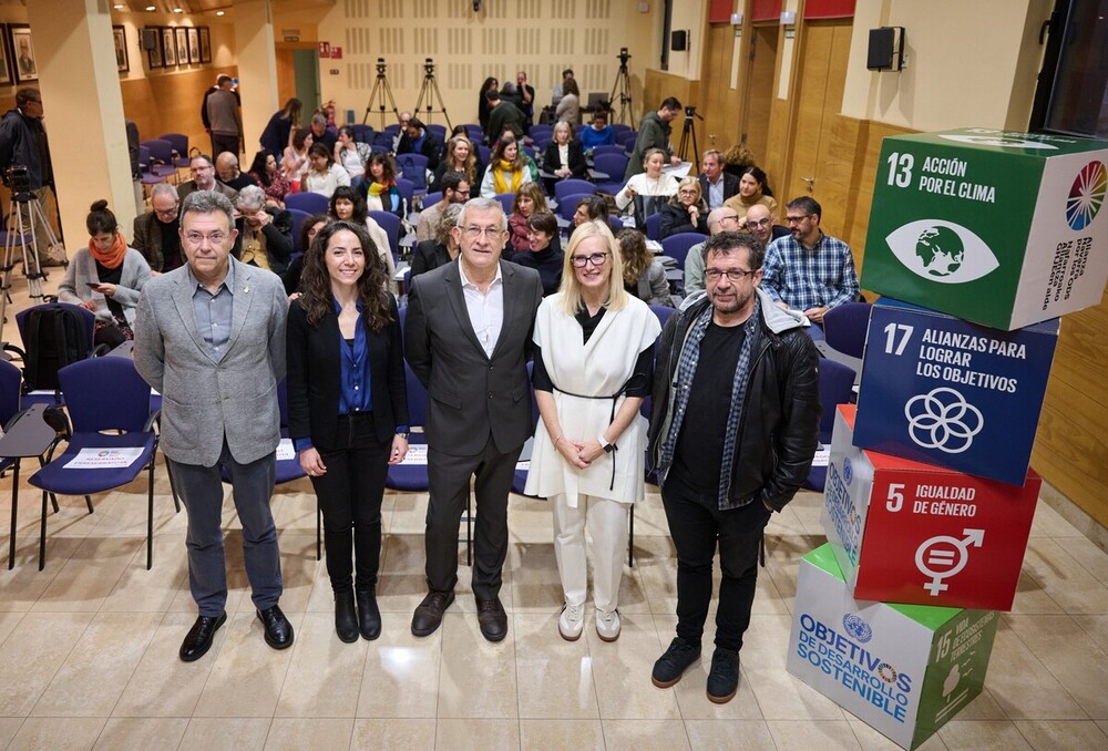 El vicepresidente Taberna en la apertura de la jornada de la Alianza Navarra por los Objetivos de Desarrollo Sostenible, junto a Patxi Vera, Paula Fernandez-Wulff, Arantxa Maquirriain e Igor Ahedo. 