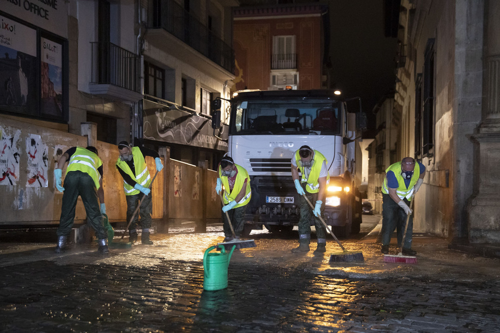 Los toros ya no se resbalan con los 1.500l de antideslizante