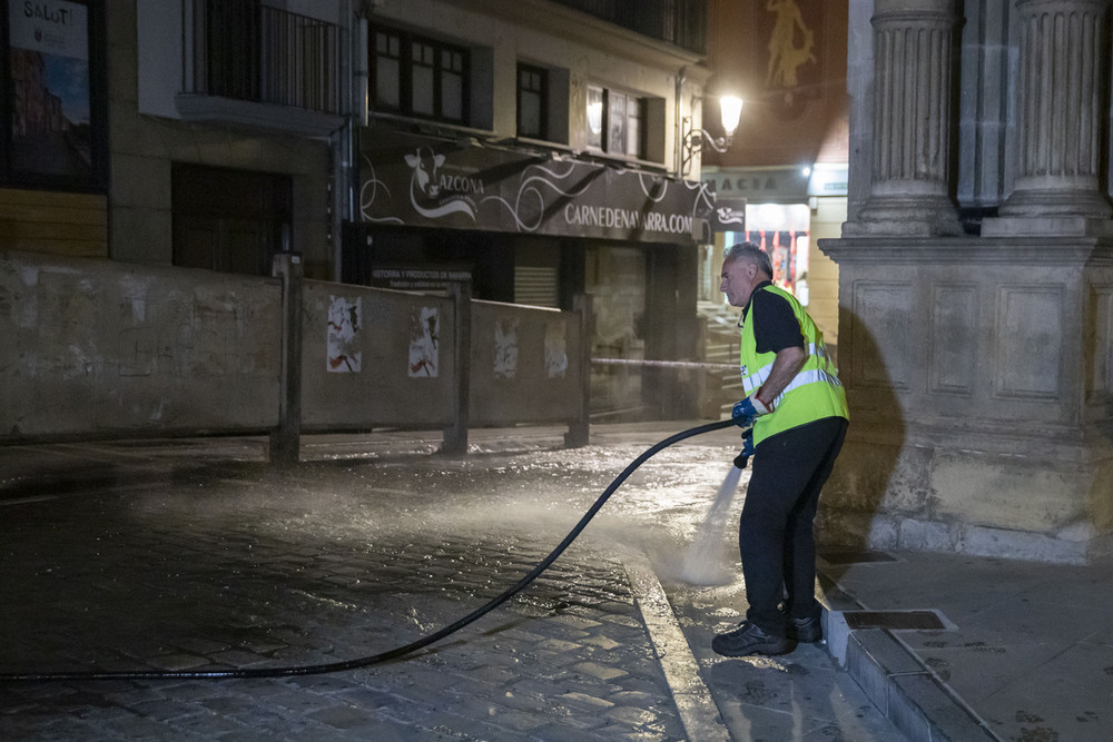 Los toros ya no se resbalan con los 1.500l de antideslizante