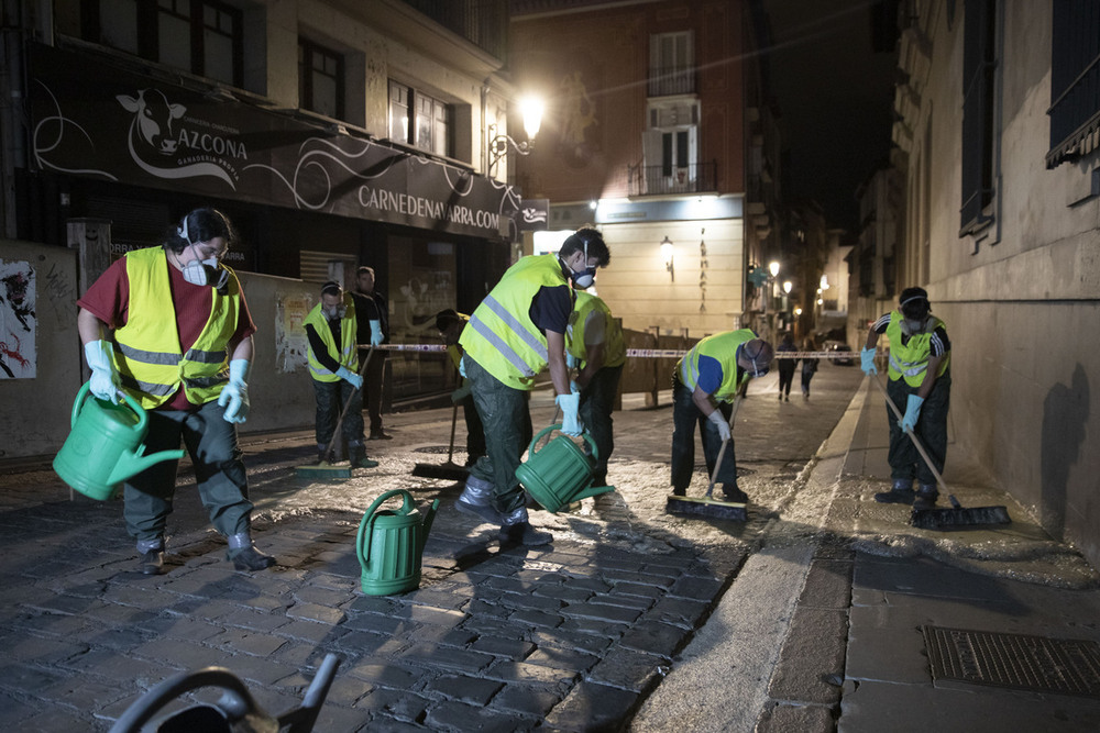 Los toros ya no se resbalan con los 1.500l de antideslizante