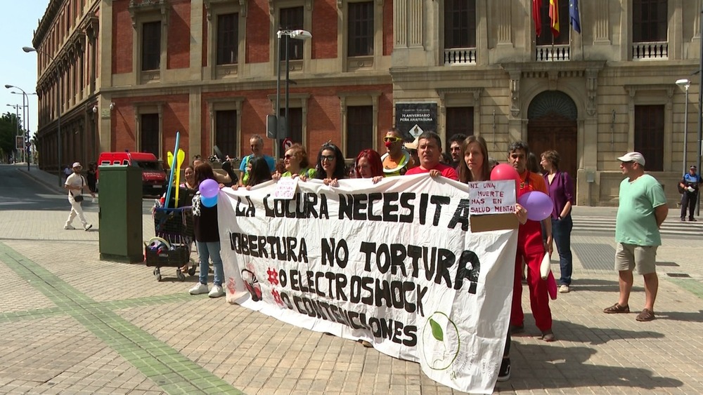 Una marcha por Pamplona defiende el 'Día del orgullo loco'