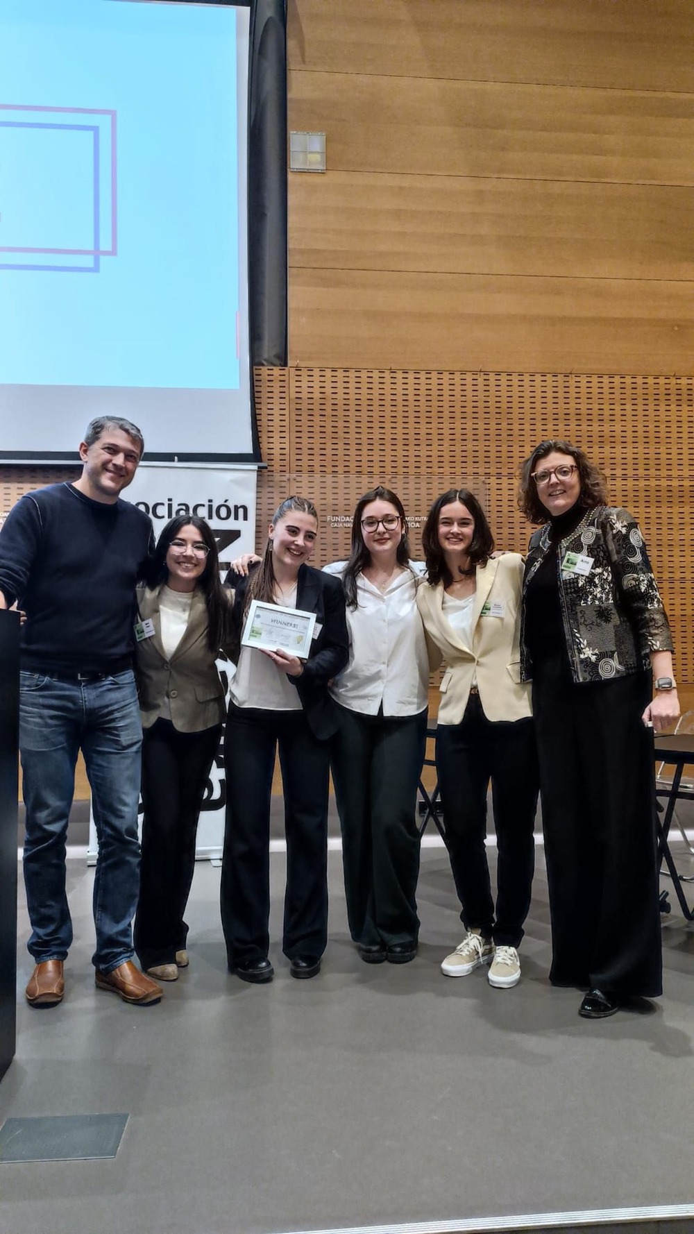 IES Basoko gana el concurso navarro de debate en inglés
