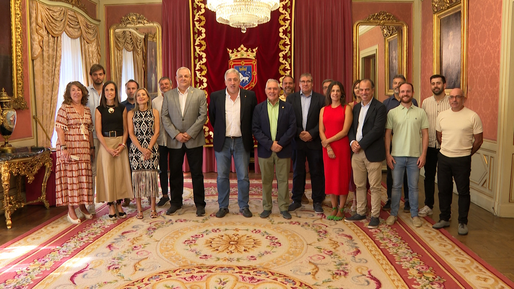 Momento del reconocimiento a los navarros referentes de pelota