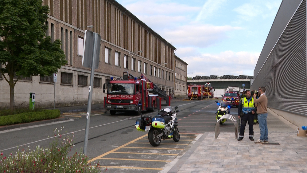 Controlado el incendio del techo de Policía Municipal