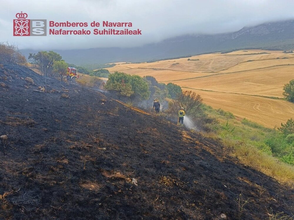 Extinguido un incendio de vegetación en Otiñano