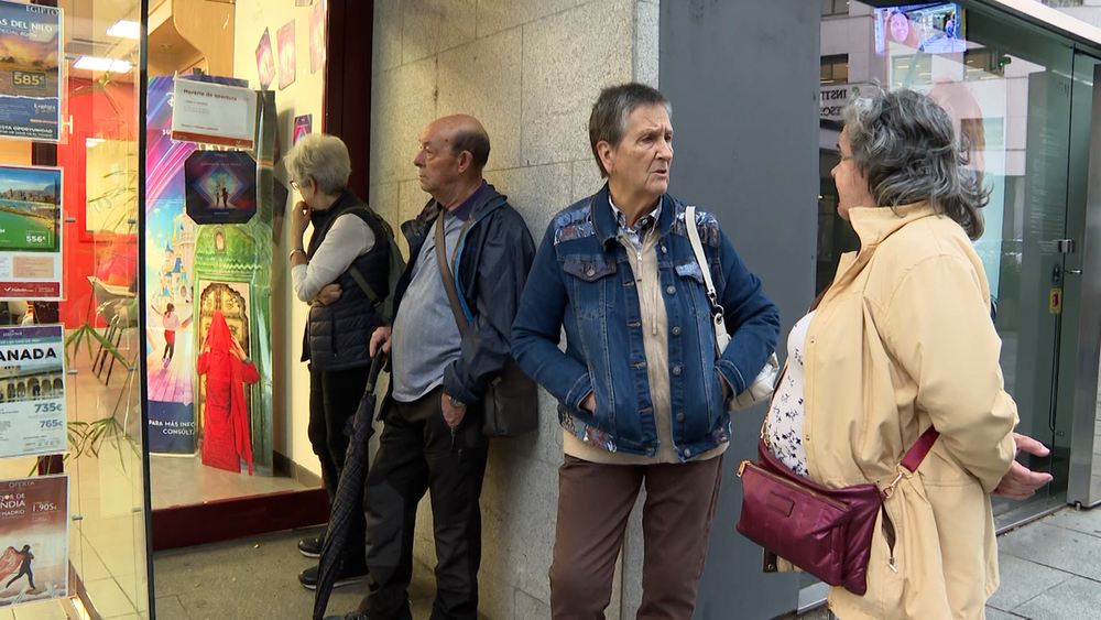 Colas en una agencia de viajes de Pamplona