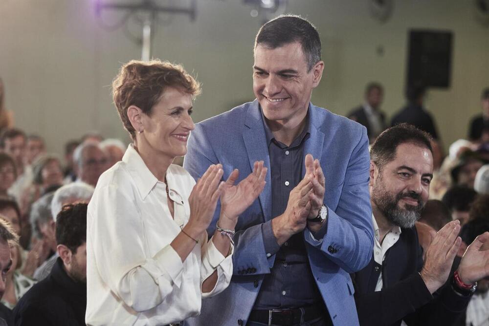 Foto de archivo de María Chivite y Pedro Sánchez en un acto en Pamplona