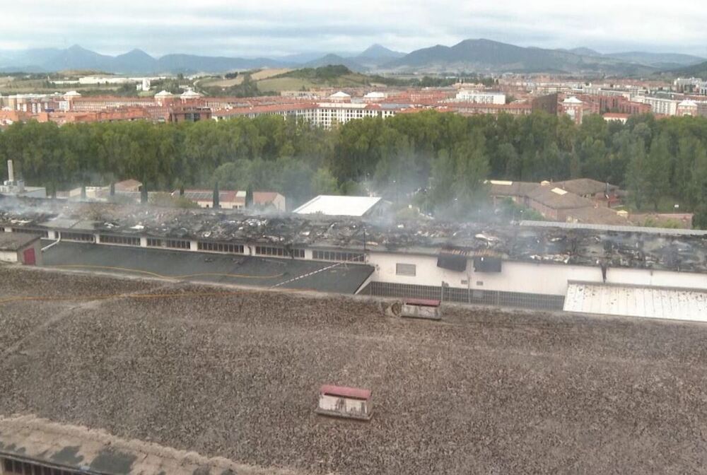 Trabajos de remate en el incendio en Policía Municipal