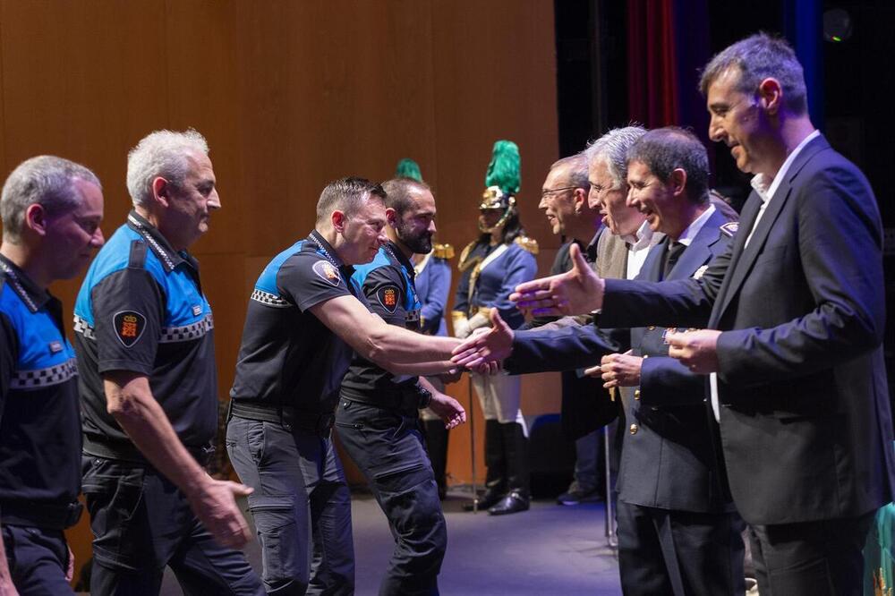 Entrega de medallas en el acto de celebración del patrón de la Policía Municipal