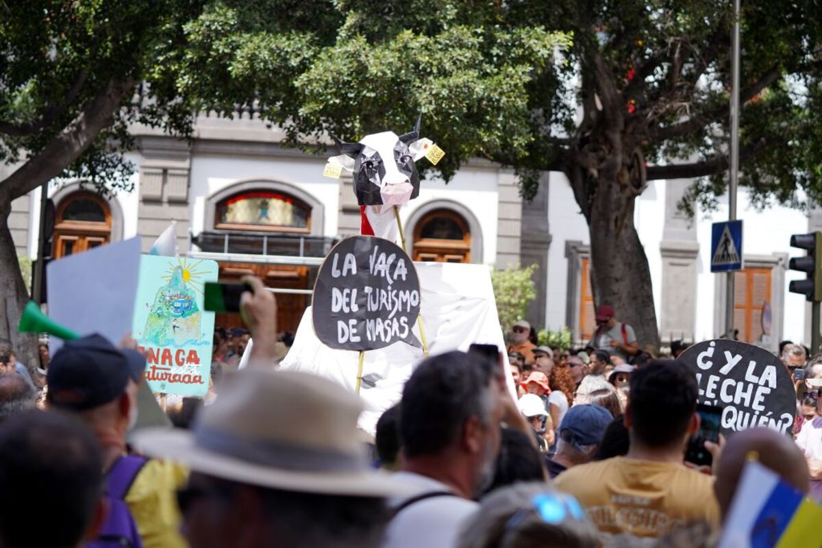 Canarias se manifiesta contra el modelo turístico  / EUROPA PRESS CANARIAS