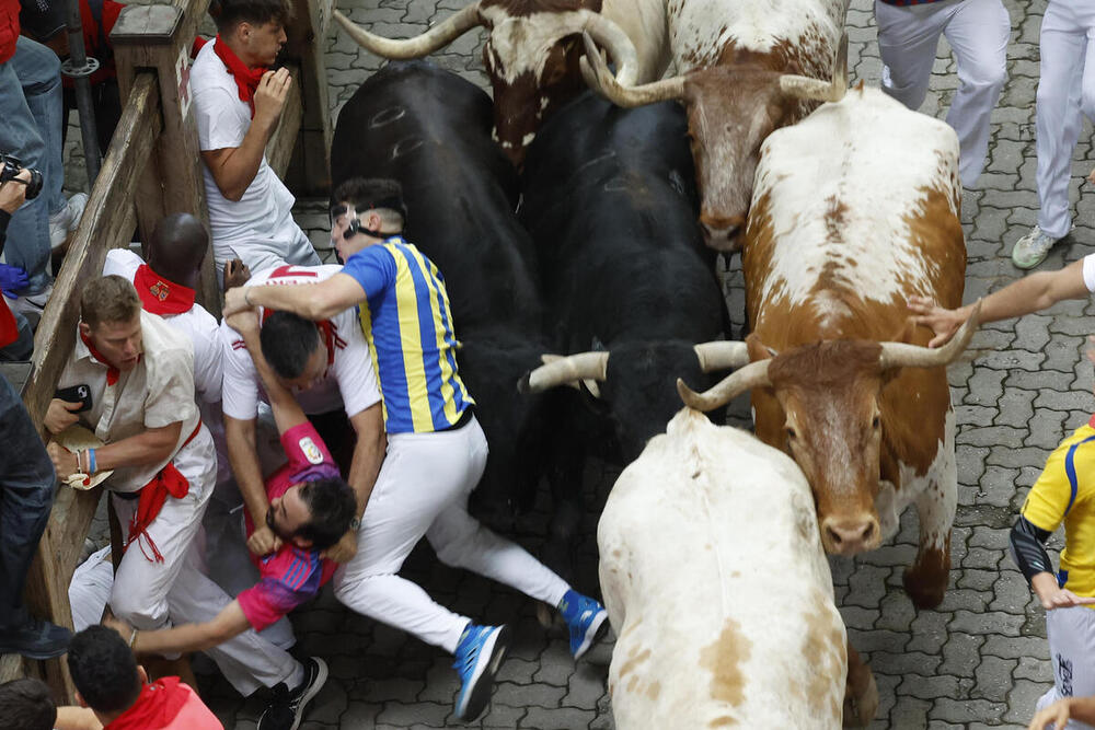 Tercer encierro de San Fermín con los Victoriano del Río