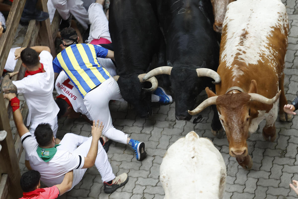 Tercer encierro de San Fermín con los Victoriano del Río  / EFE