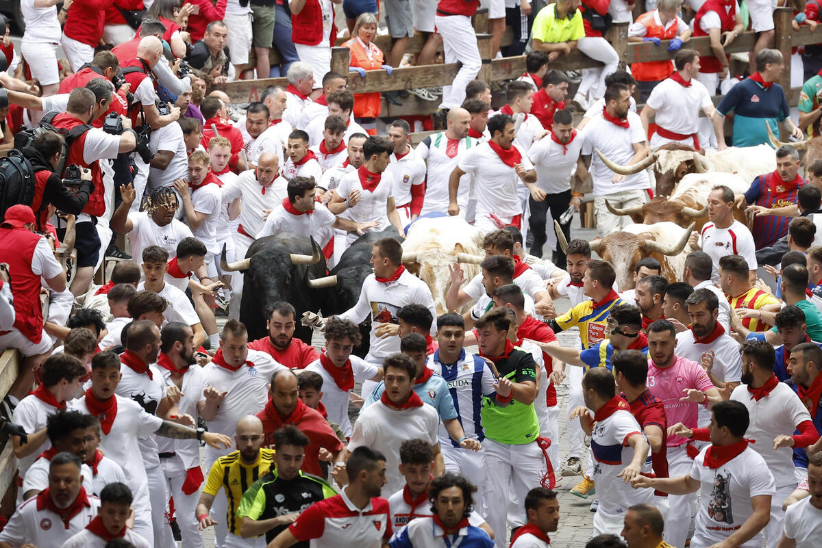 Tercer encierro de San Fermín con los Victoriano del Río  / EFE