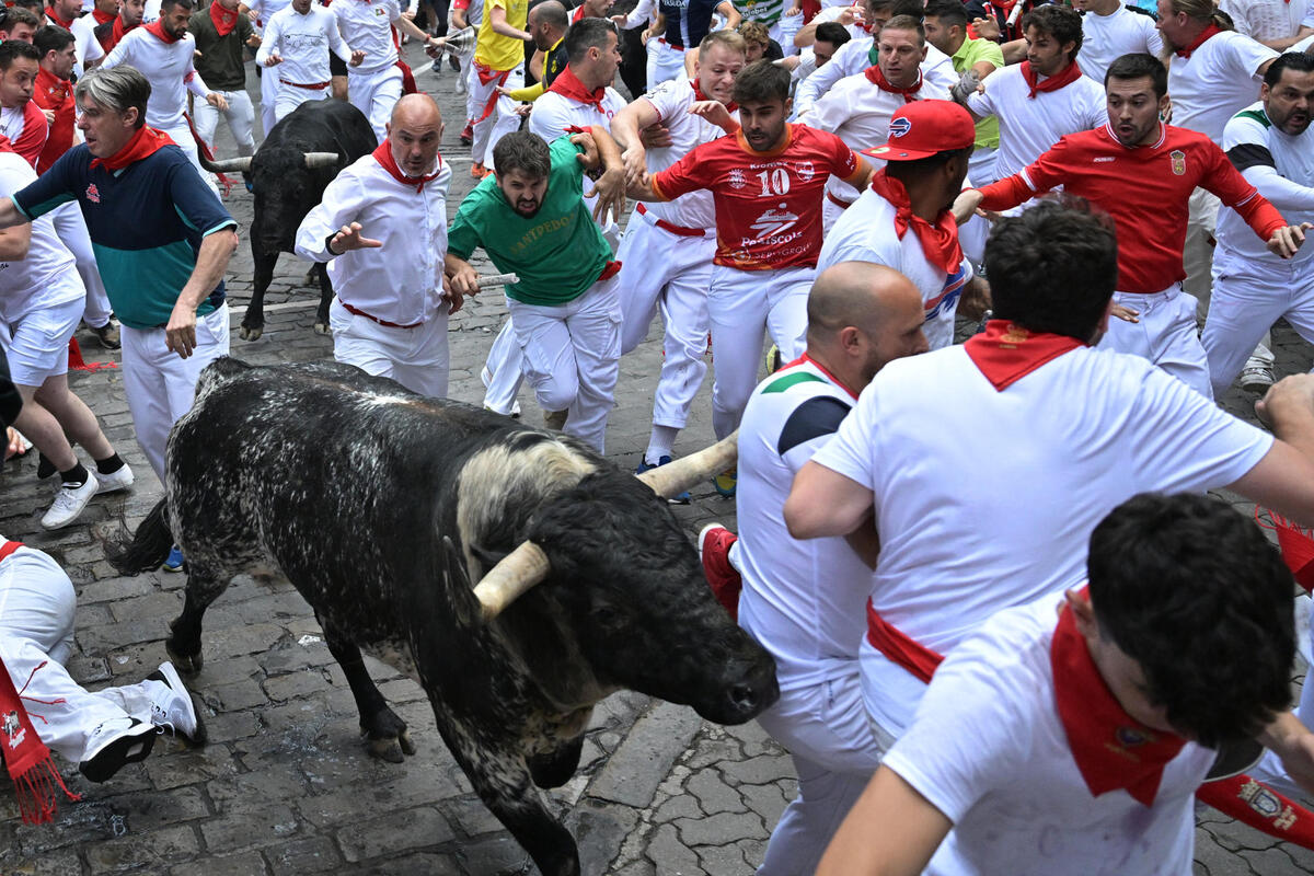 Tercer encierro de San Fermín con los Victoriano del Río  / EFE