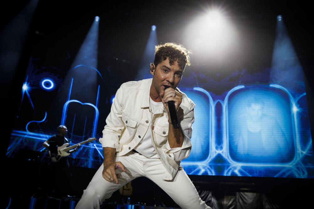 David Bisbal pone en pie al Navarra Arena