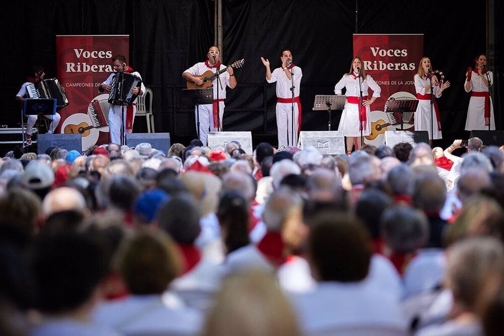 Archivo - Jotas en el Paseo Sarasate de Pamplona. - JESÚS M GARZARON