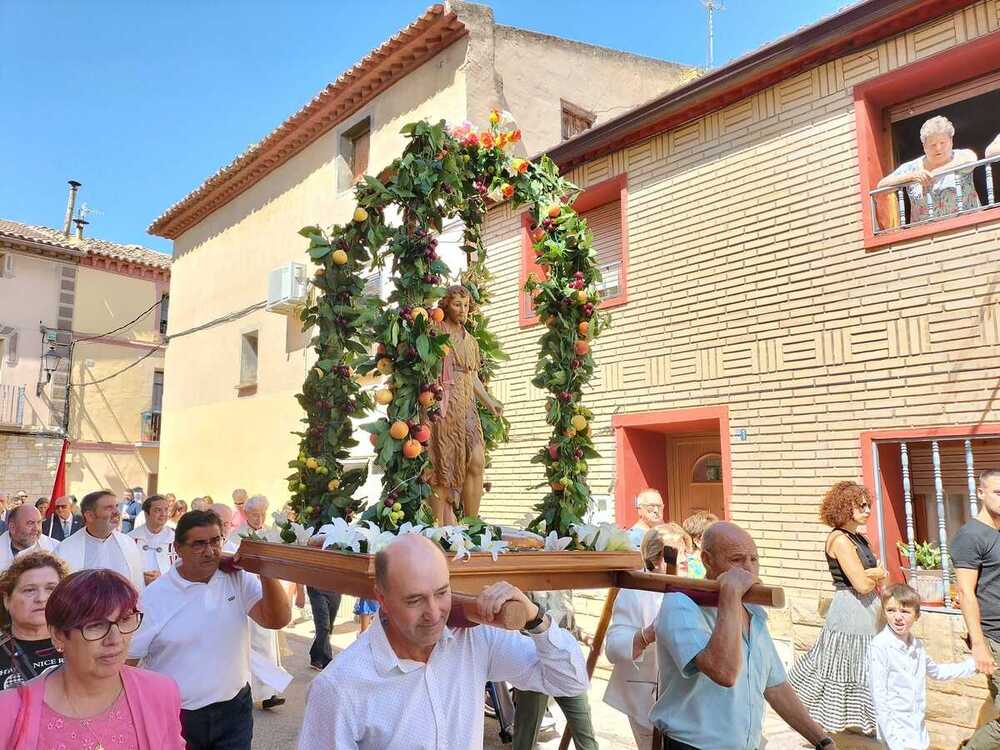 Procesión en honor a San Juan en Cortes.