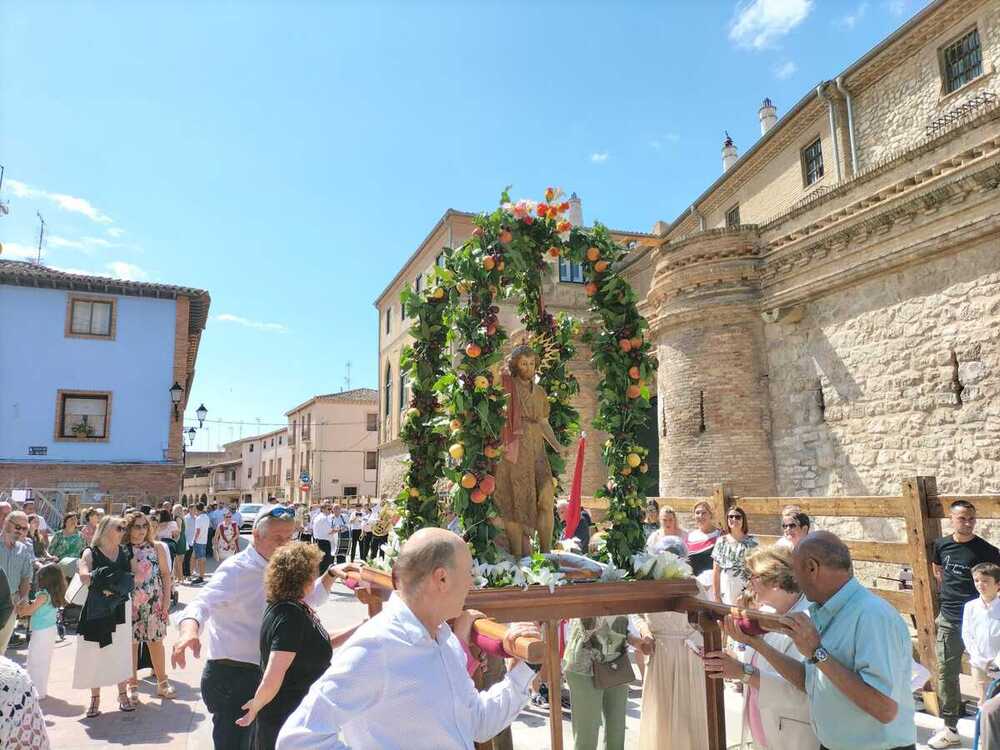 Procesión en honor a San Juan en Cortes.