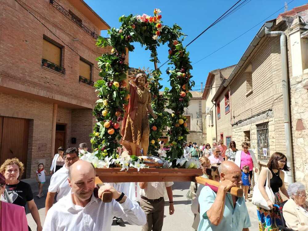 Procesión en honor a San Juan en Cortes.