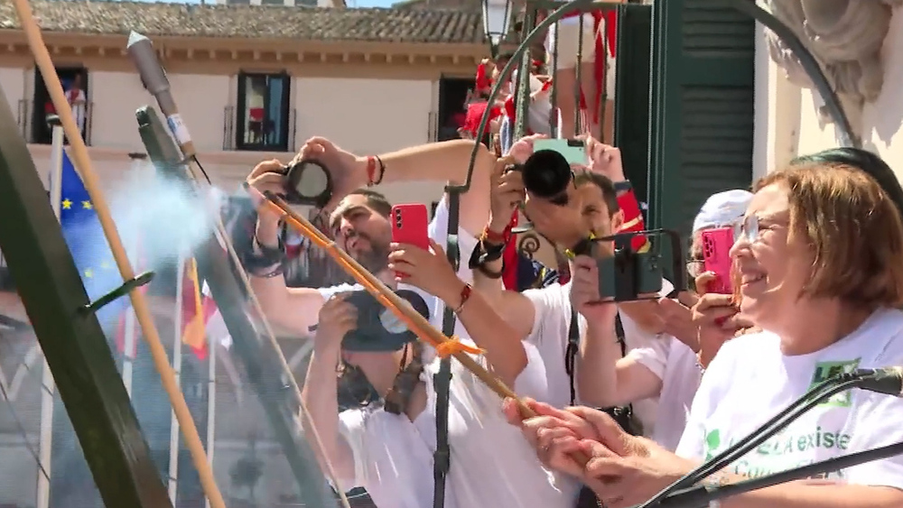 Tudela se tiñe de blanco y rojo por Santa Ana