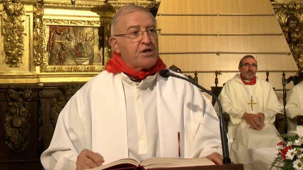 El sacerdote Jesús Planillo durante la misa