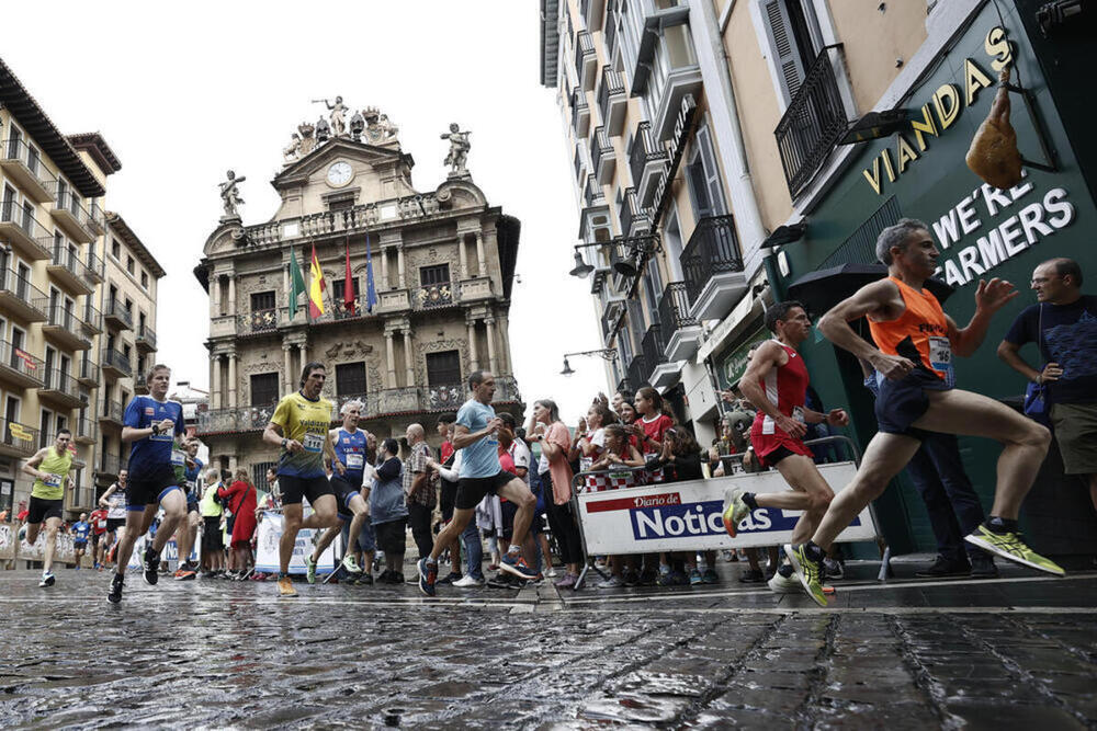 La peña La Jarana celebra la XXXIX Carrera del Encierro