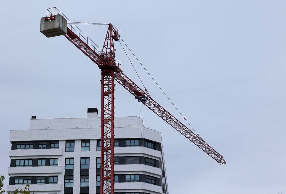 Imagen de la fachada de un edificio de viviendas nuevo