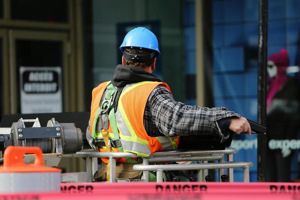 Imagen de un trabajador en la obra