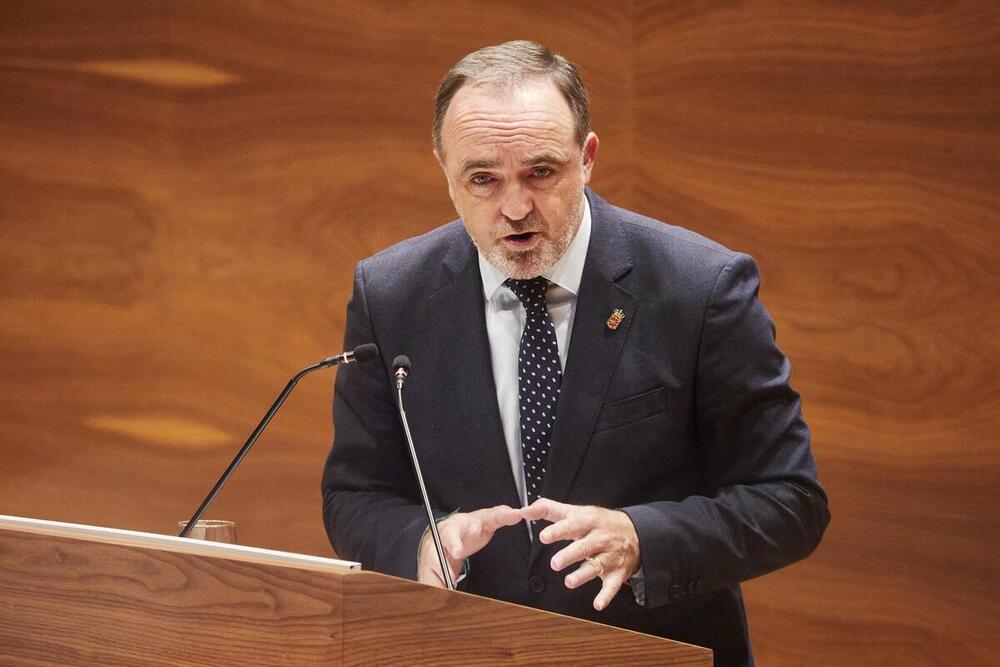 Javier Esparza durante una de sus intervenciones en el Parlamento