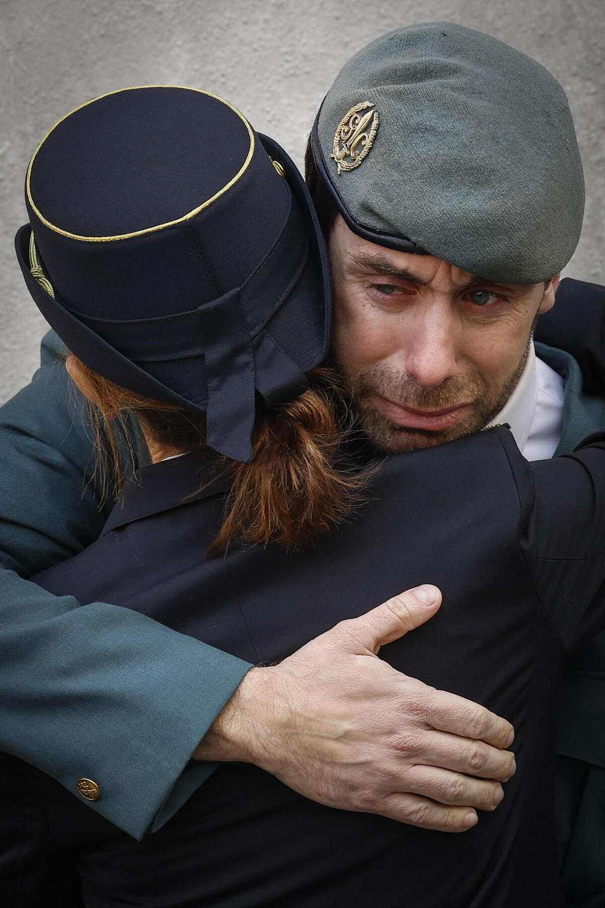 La viuda del guardia David Pérez, muerto en Barbate (Cádiz) rechaza la medalla de Interior  / VILLAR LÓPEZ