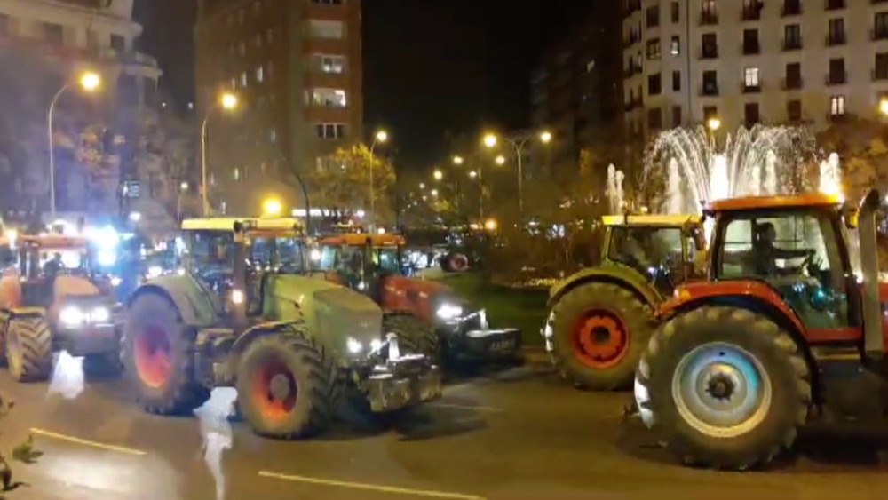 La protesta de tractores llega al centro de Pamplona