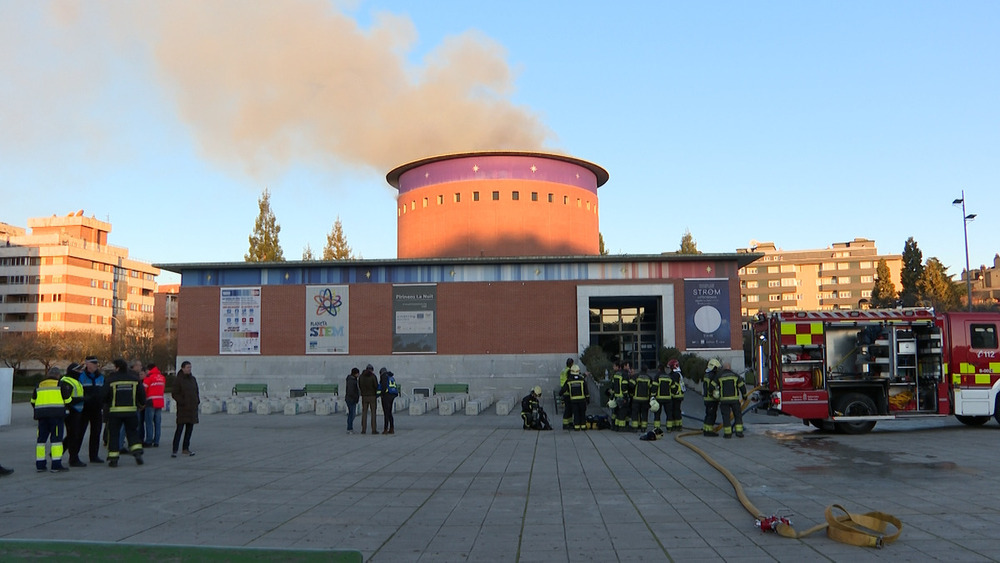 Imagen del incendio en el Planetario de Pamplona