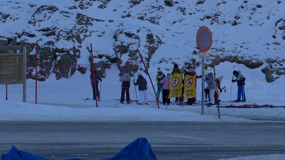 Escolares disfrutan de la nieve en Belagua