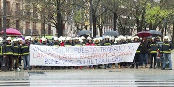 Los bomberos reclaman mejoras salariales y ser valorados