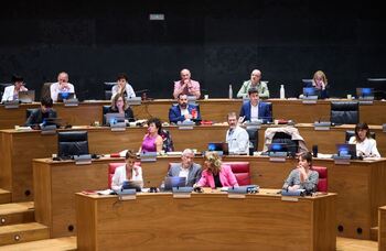 Chivite dice que no fue al debate de amnistía por un pleno