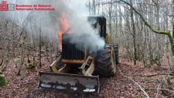 Susto en Urbasa al incendiarse un tractor