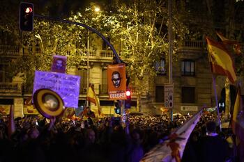 Dos detenidos en la novena noche de protestas en Ferraz