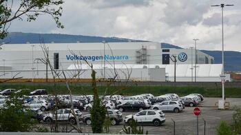 Volkswagen suspende dos turnos del lunes por falta de piezas