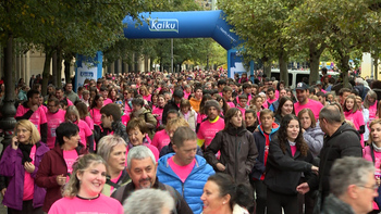 Marea rosa en apoyo a las mujeres con cáncer de mama