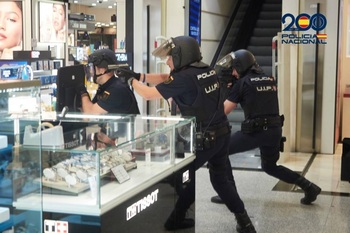 Simulacro con 2 tiradores en un centro comercial de Pamplona