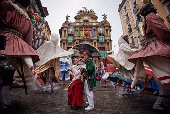 Gigantes y encendido de luces: programa de San Saturnino